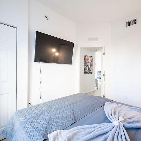 Subtle 2 Bed In Edgewater Downtown With Free Parking Apartment Miami Bagian luar foto