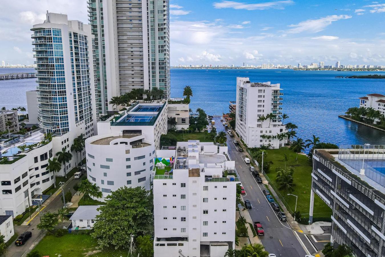 Subtle 2 Bed In Edgewater Downtown With Free Parking Apartment Miami Bagian luar foto