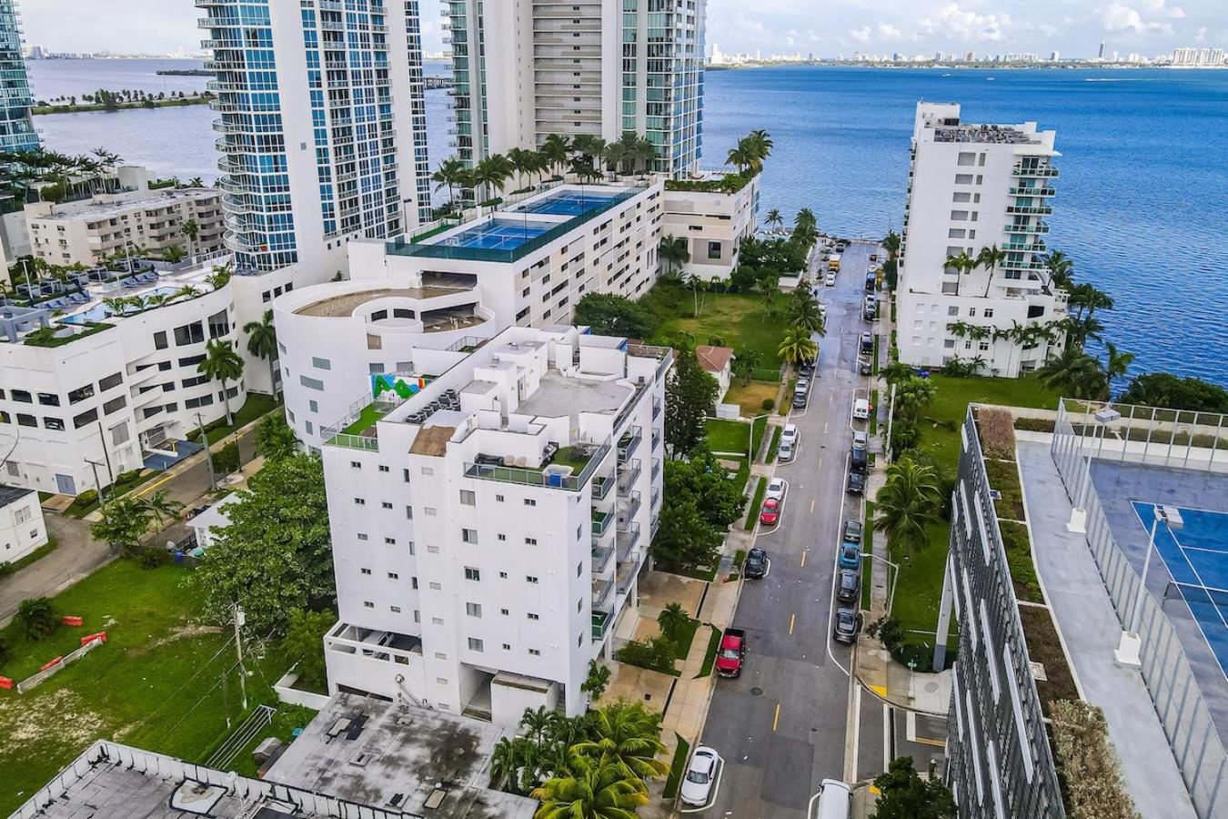 Subtle 2 Bed In Edgewater Downtown With Free Parking Apartment Miami Bagian luar foto