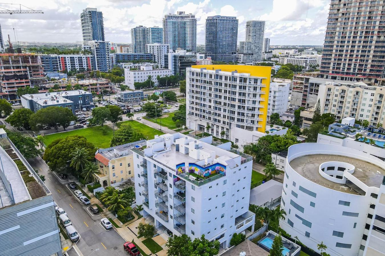 Subtle 2 Bed In Edgewater Downtown With Free Parking Apartment Miami Bagian luar foto
