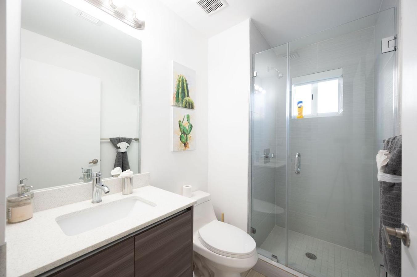 Subtle 2 Bed In Edgewater Downtown With Free Parking Apartment Miami Bagian luar foto