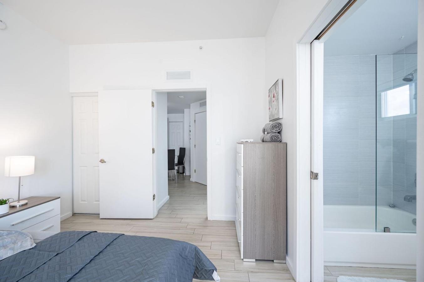 Subtle 2 Bed In Edgewater Downtown With Free Parking Apartment Miami Bagian luar foto