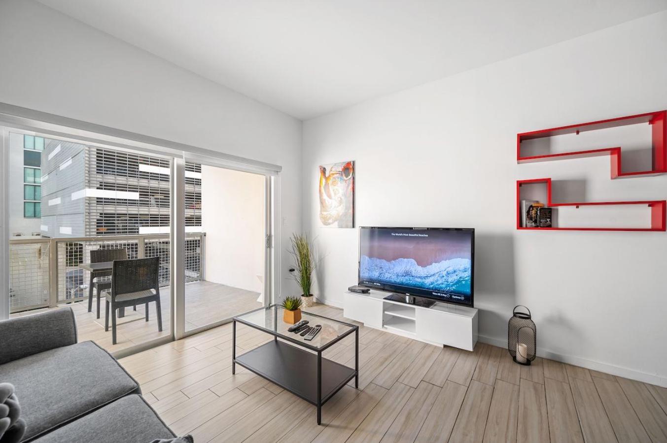 Subtle 2 Bed In Edgewater Downtown With Free Parking Apartment Miami Bagian luar foto
