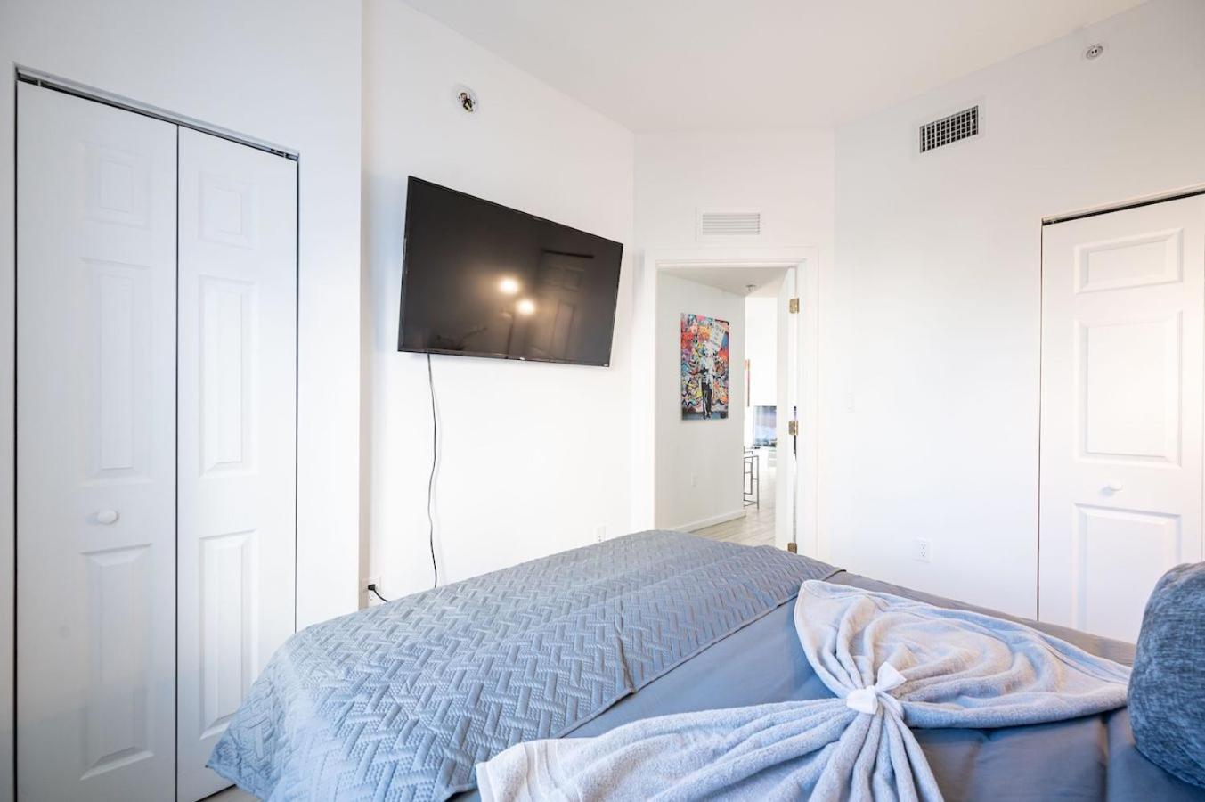 Subtle 2 Bed In Edgewater Downtown With Free Parking Apartment Miami Bagian luar foto