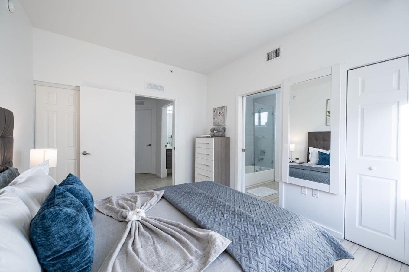Subtle 2 Bed In Edgewater Downtown With Free Parking Apartment Miami Bagian luar foto