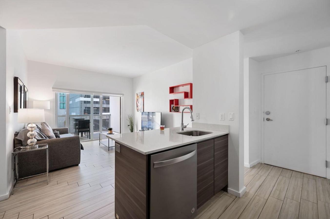 Subtle 2 Bed In Edgewater Downtown With Free Parking Apartment Miami Bagian luar foto