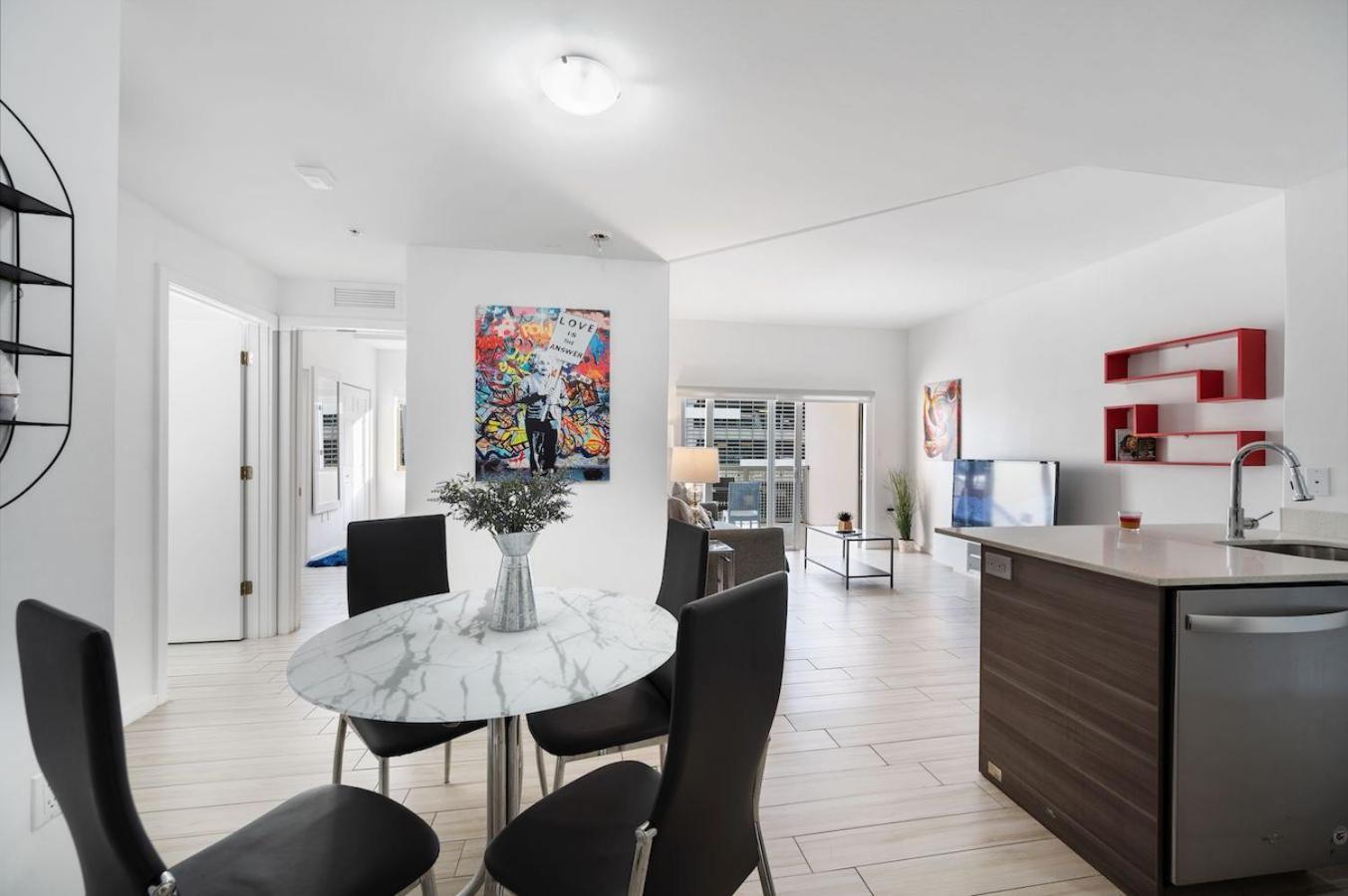 Subtle 2 Bed In Edgewater Downtown With Free Parking Apartment Miami Bagian luar foto